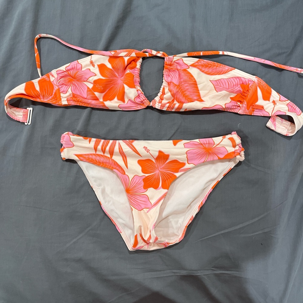 XS and Small Roxy set - Picture 6 of 7